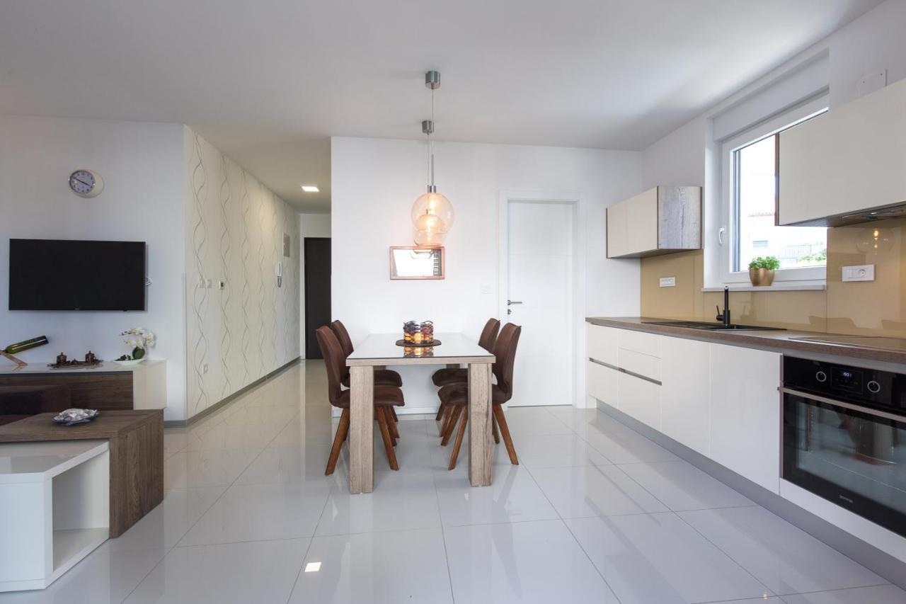 Orfeo Apartment Krk Town Exterior photo